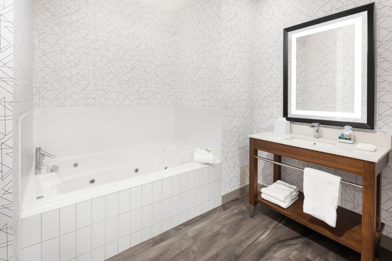 Four Points By Sheraton Calgary Airport Extérieur photo