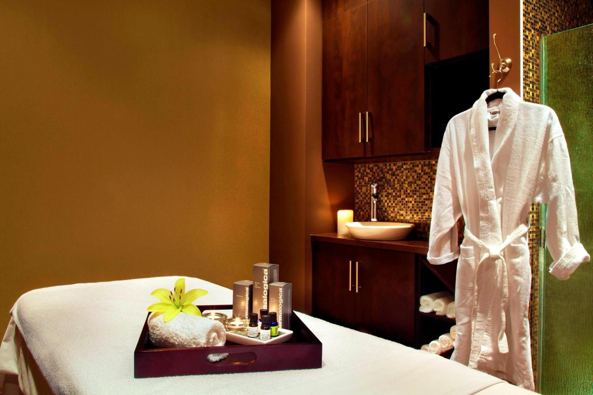 Four Points By Sheraton Calgary Airport Extérieur photo