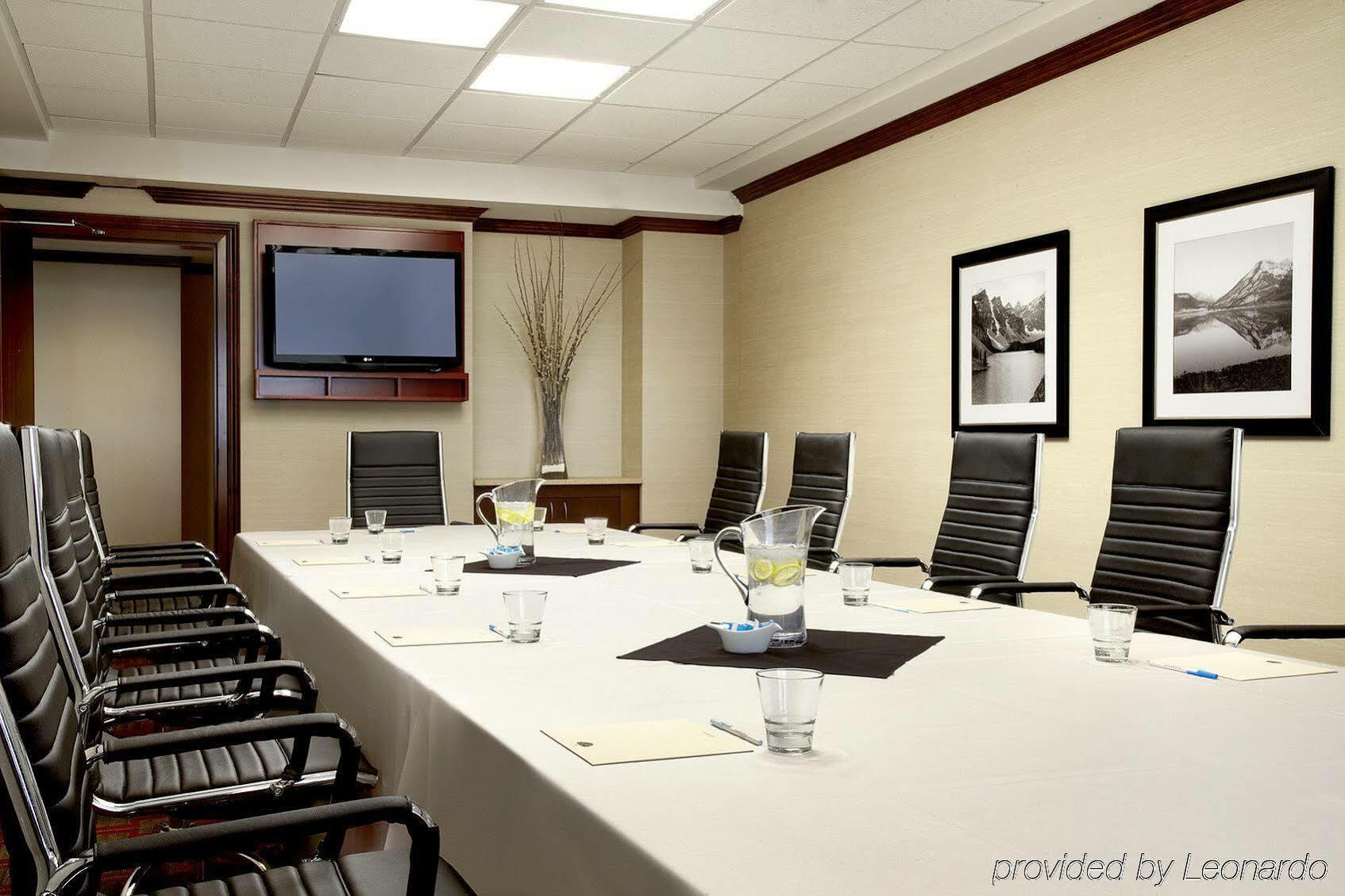 Four Points By Sheraton Calgary Airport Extérieur photo